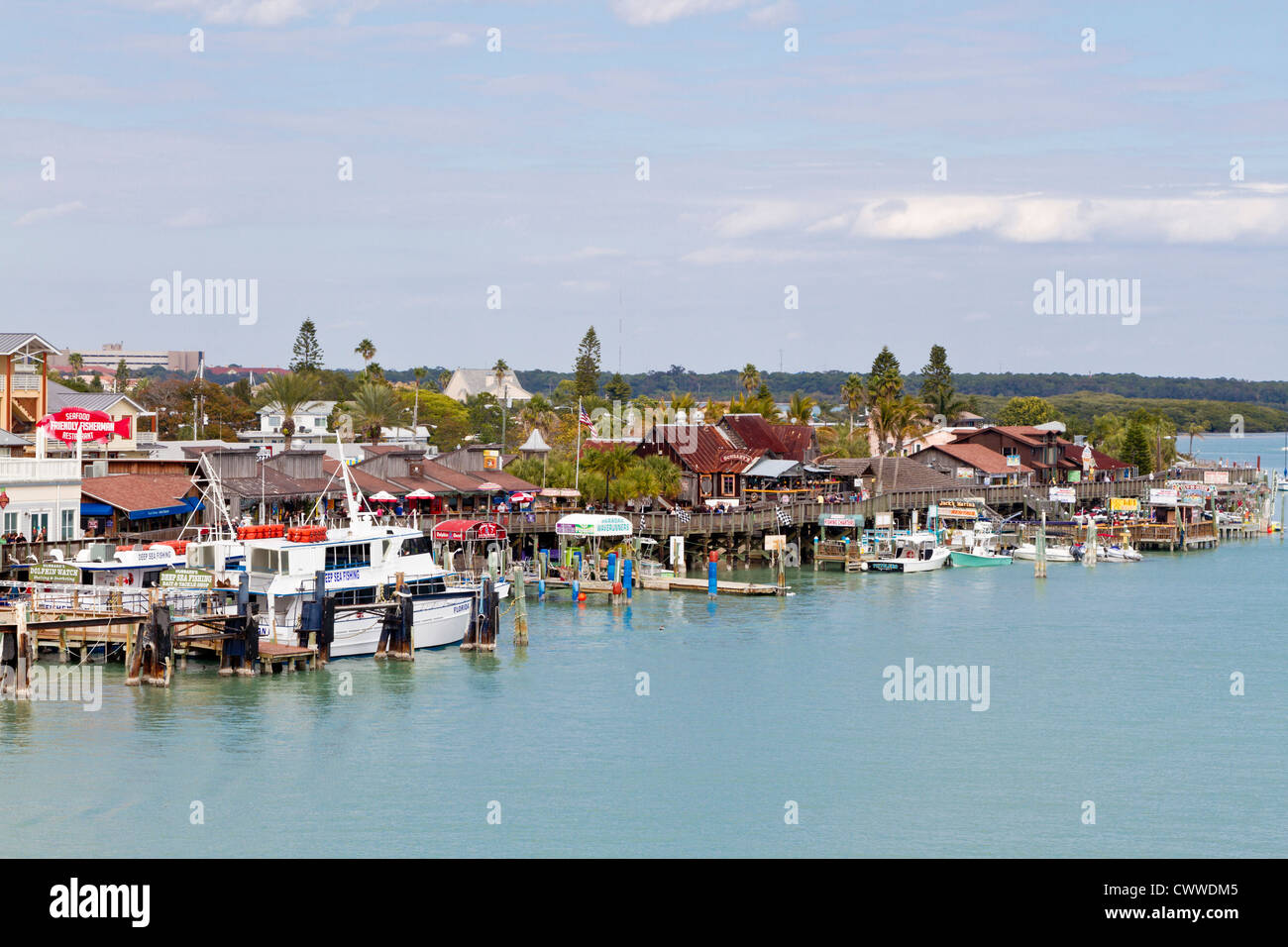 Angelboote, Restaurants und Geschäfte am John's Pass in Madeira Beach, Florida Stockfoto Angelboote, Restaurants und Geschäfte am John's Pass in Madeira Beach, Florida Stockfoto