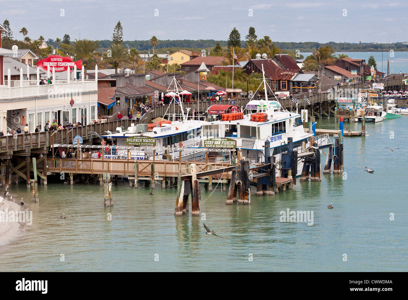 Angelboote, Restaurants und Geschäfte am John's Pass in Madeira Beach, Florida Stockfoto Angelboote, Restaurants und Geschäfte am John's Pass in Madeira Beach, Florida Stockfoto