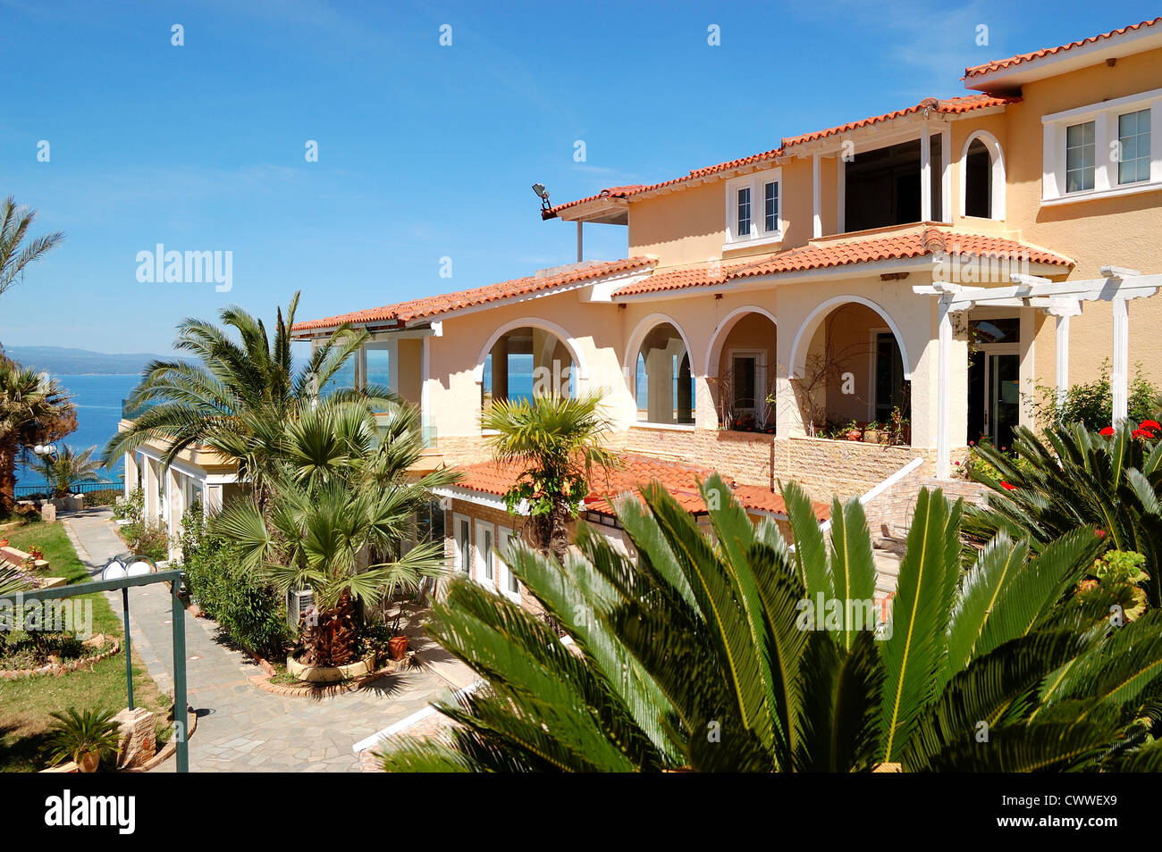 Das Luxus Hotel Restaurant äußere, Chalkidiki, Griechenland Stockfoto