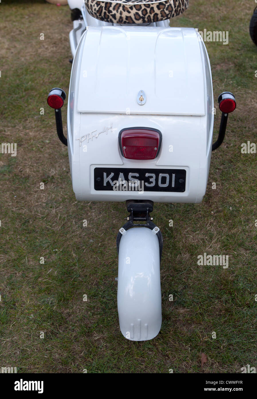 Maßgeschneiderte Lambretta Roller mit Anhänger Stockfoto