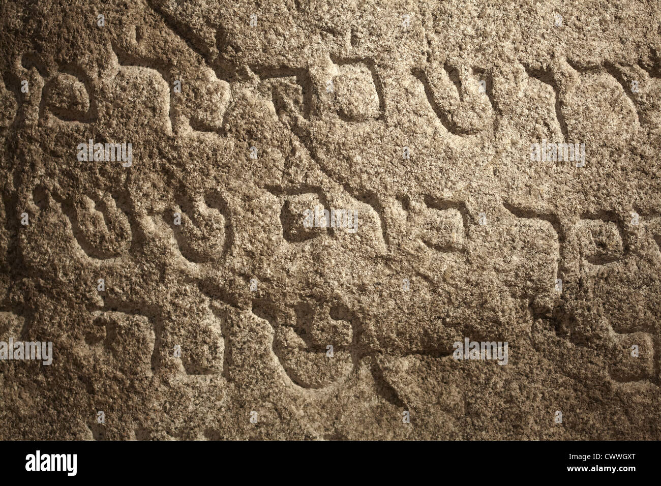 Jüdischen alten heiligen Schriften zur Steinoberfläche Stockfoto