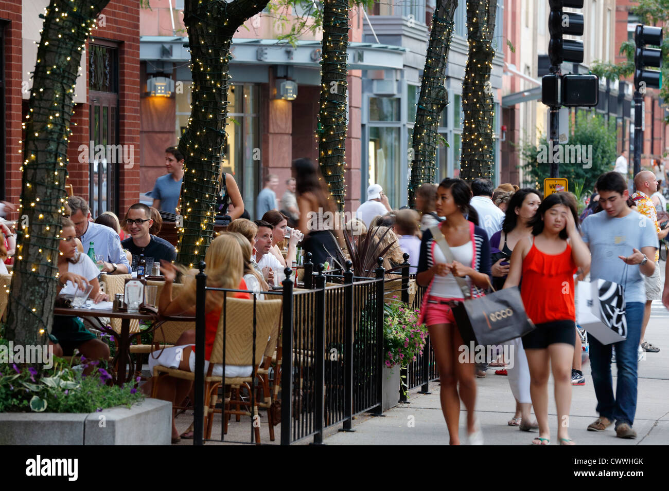 Freiluft-Café-Restaurant in der Newbury Street in Boston, Massachusetts Stockfoto