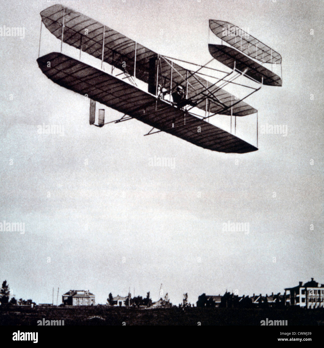 Orville Wright demonstrieren die Wright Doppeldecker, Fort Myer, Virginia, USA, 1908 Stockfoto Orville Wright demonstrieren die Wright Doppeldecker, Fort Myer, Virginia, USA, 1908 Stockfoto