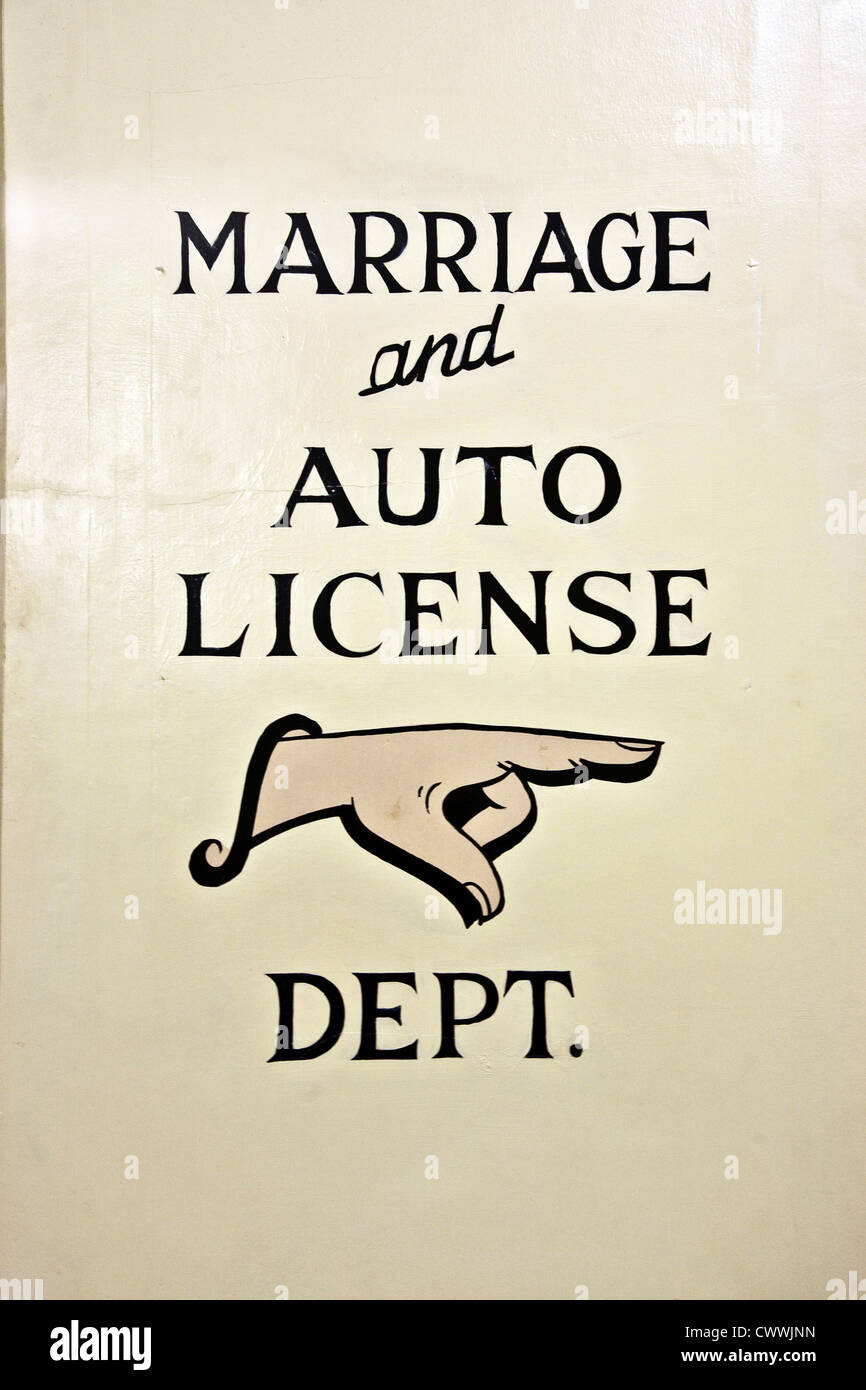 altmodische Schriftzug an der Pacific County Courthouse WA grafische Hand auf Ehe & Auto Lizenzabteilung Stockfoto