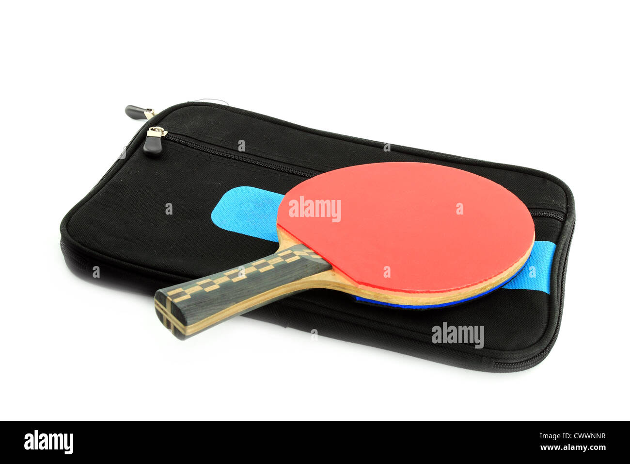 Tischtennisschläger und Fall auf weißen blackground Stockfoto