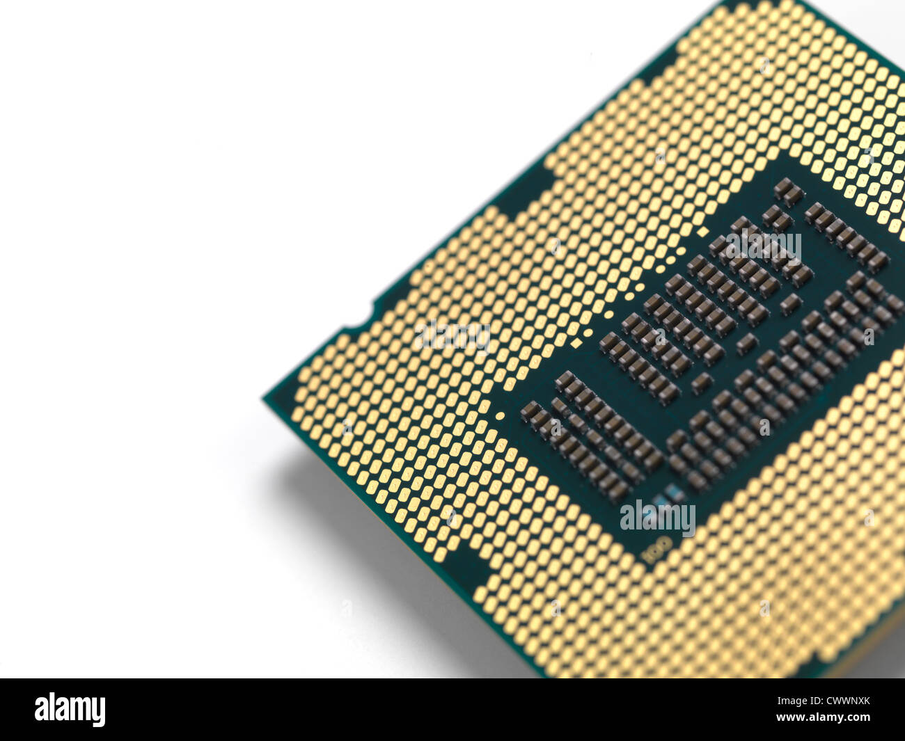 Nahaufnahme von Intel i7 3770K Prozessor mit LGA 1155 CPU Sockel isoliert  auf weißem Hintergrund Stockfotografie - Alamy