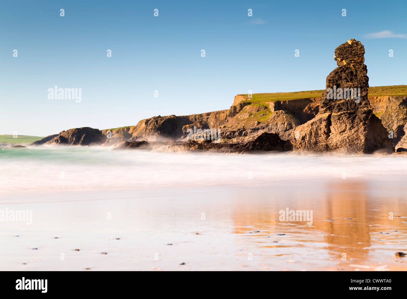 Porthcothan Strand; in der Nähe von Newquay; Cornwall; VEREINIGTES KÖNIGREICH; -Wave-Bewegung; Stockfoto