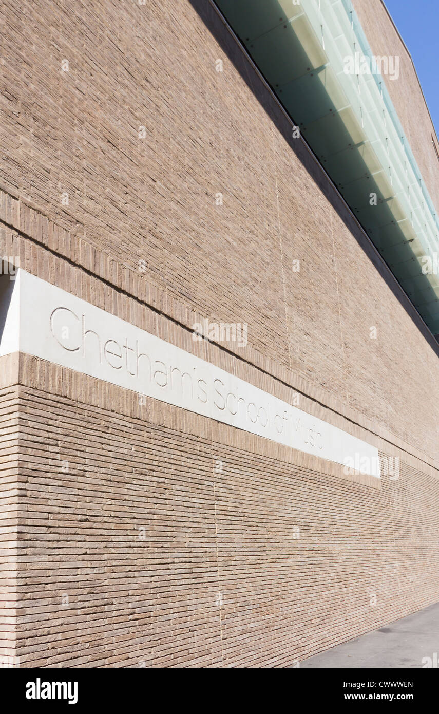 Der Name der Chetham es School of Music in das neue Schulgebäude an der Victoria Station Approach Fassade eingeschrieben. Stockfoto