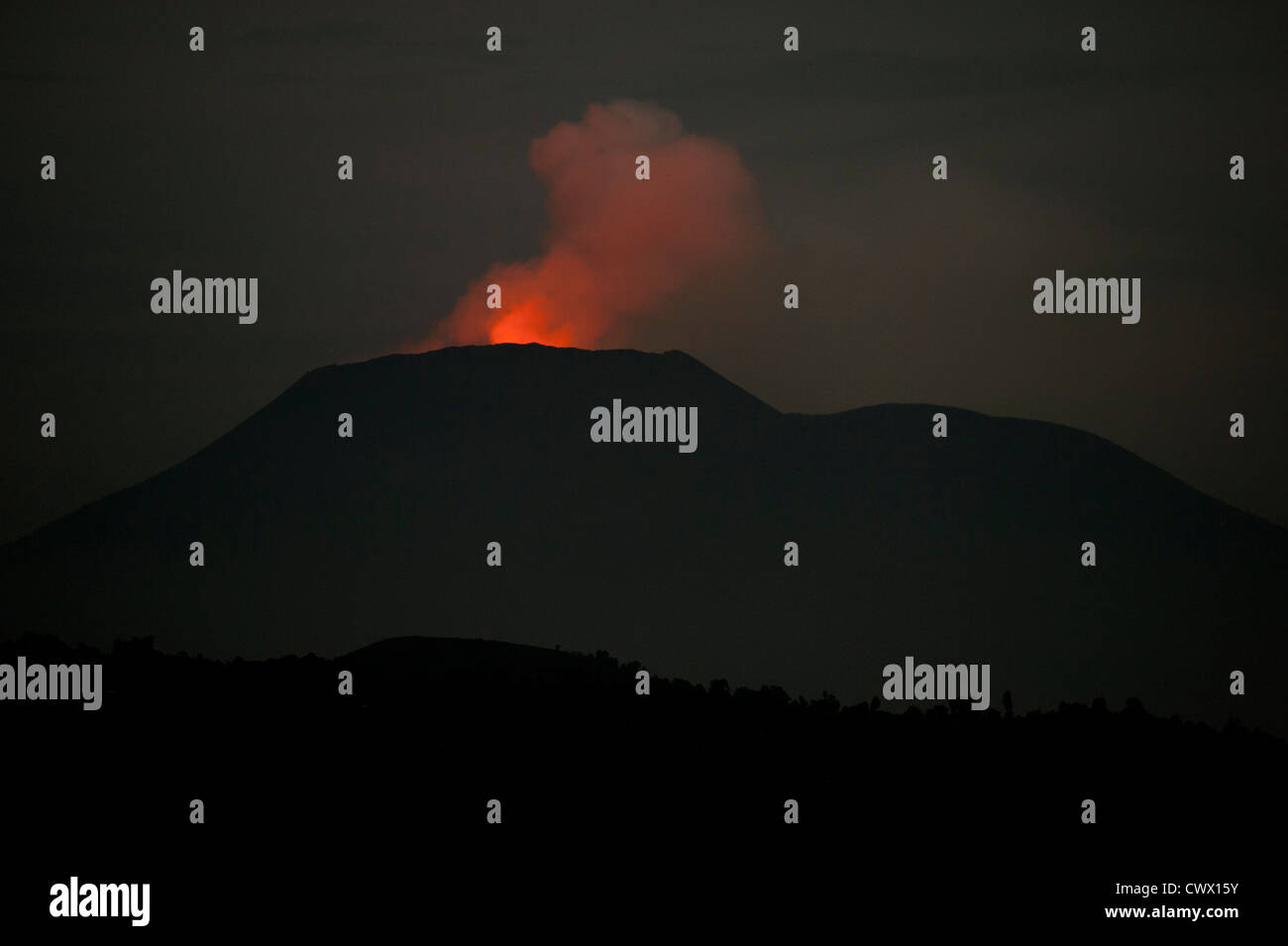 Nyiragongo Vulkan, VirungaNationalpark, DR Kongo Stockfotografie Alamy