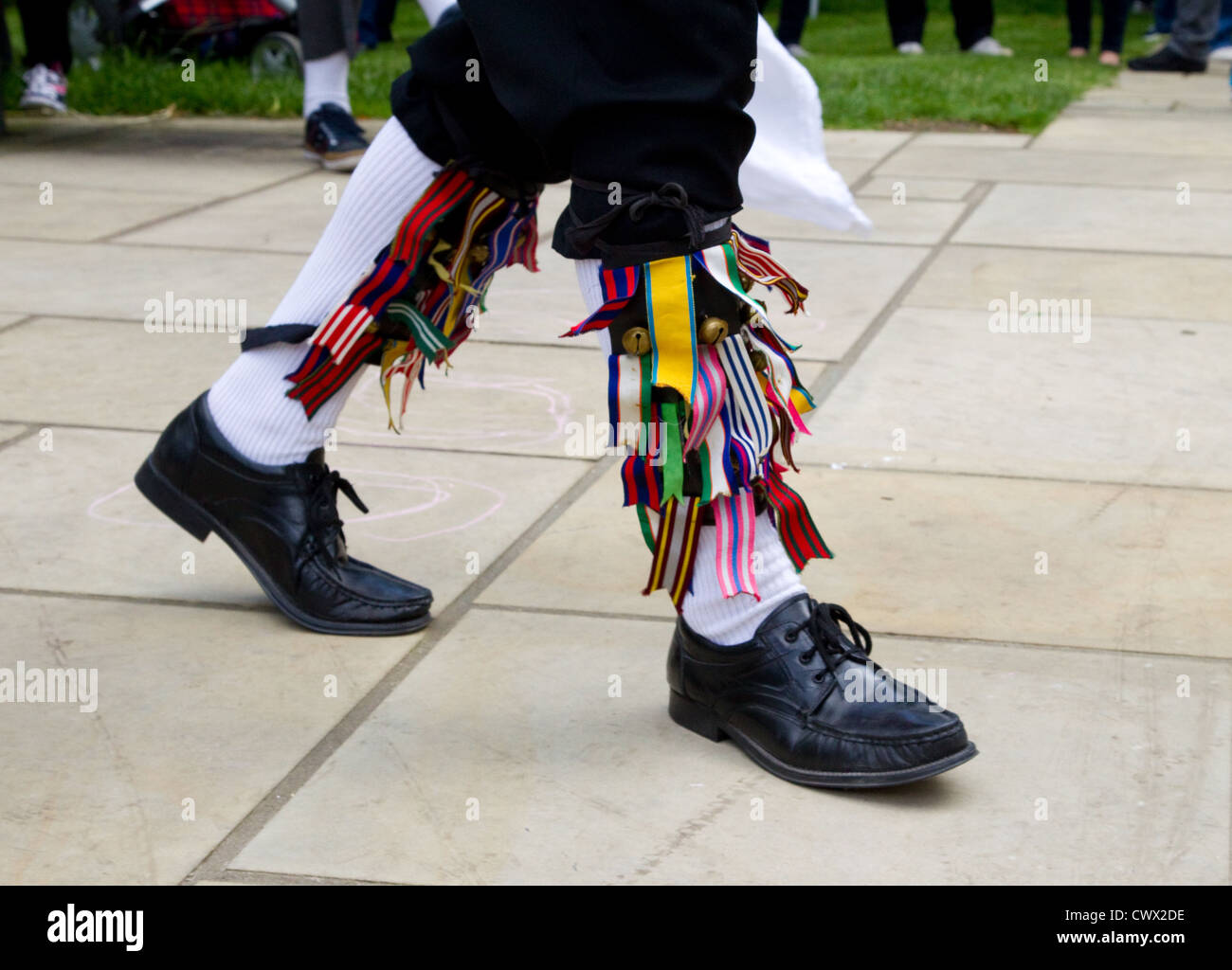 Nahaufnahme von Morris Tänzer Glocken auf Socken Stockfoto