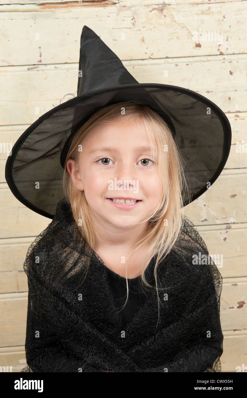 kleine Halloween-Hexe Stockfoto