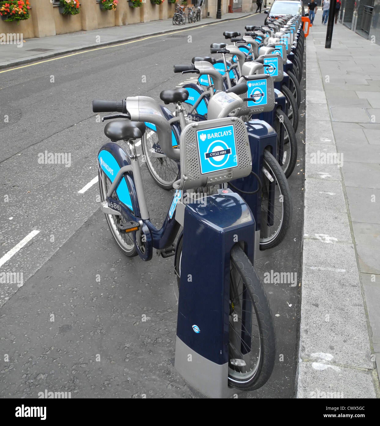 Kein Mangel an Bikes Fahrräder Zyklen zu mieten in London - nur zur redaktionellen Nutzung Stockfoto
