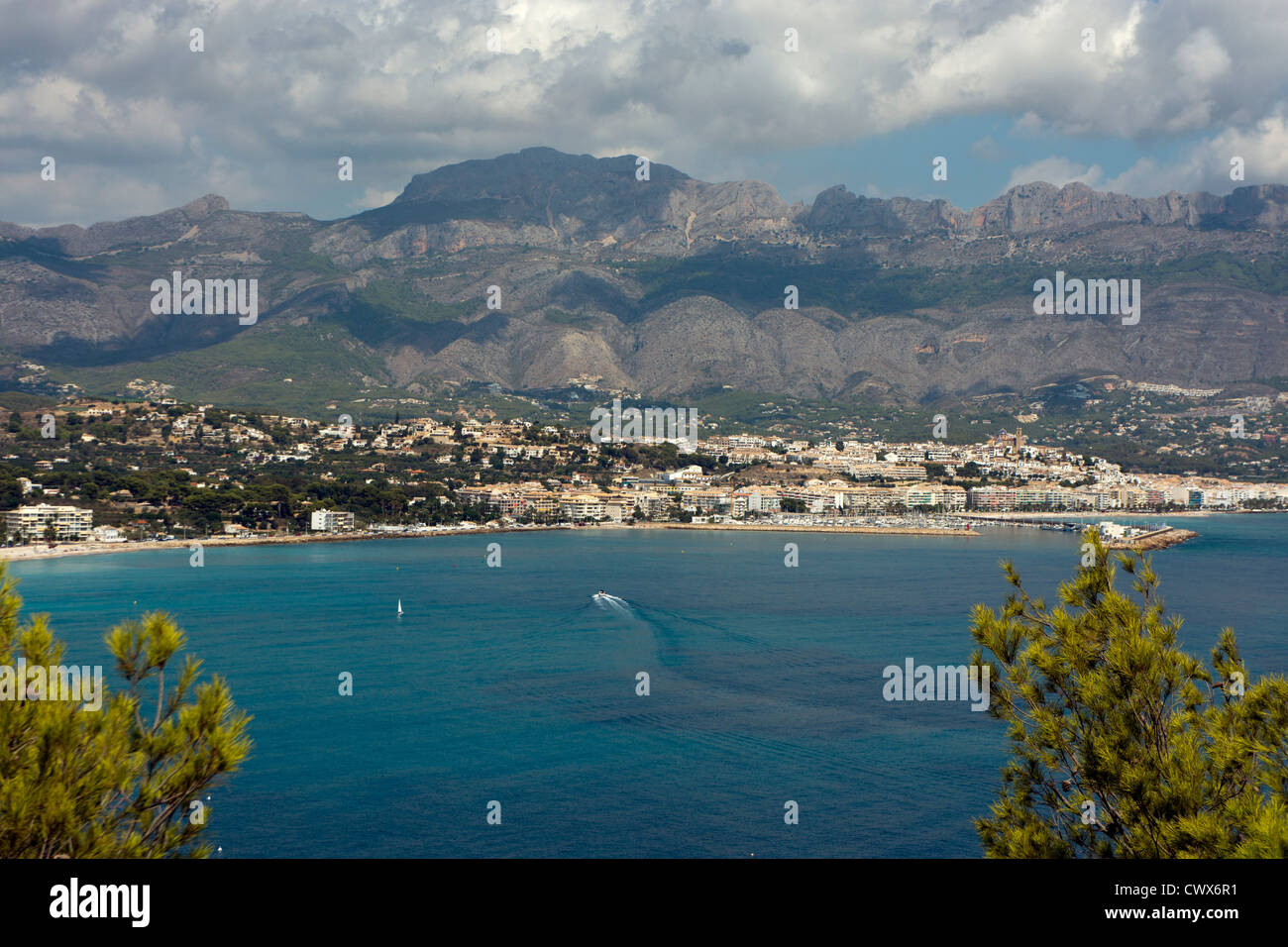Costa Blanca, Spanien, Altea, mit Stränden und Bernia Ridge Stockfoto