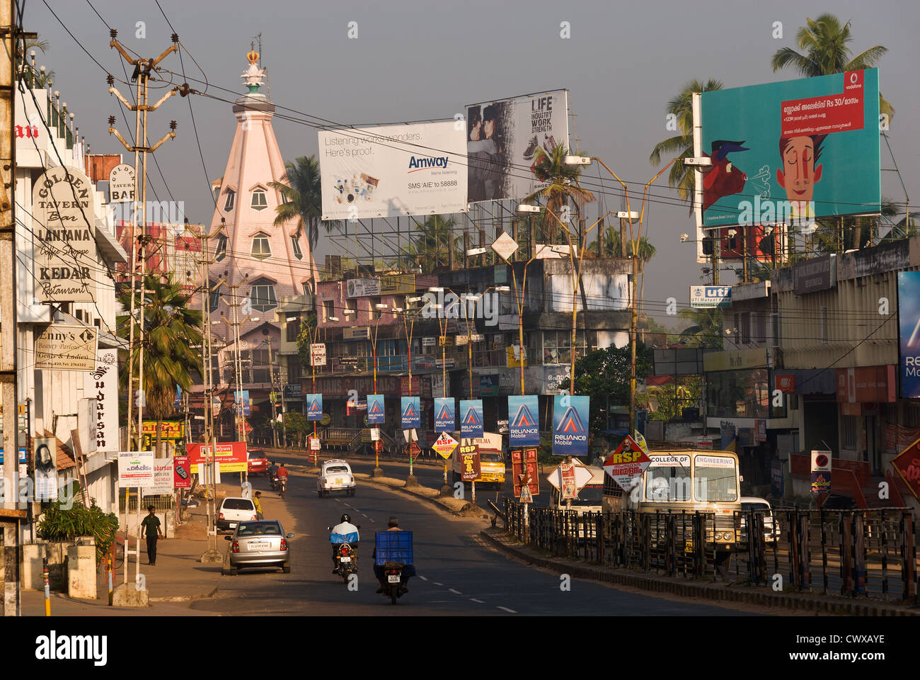 Elk201-3008 Indien, Kerala, Kollam, Straßenszene mit unserer lieben Frau von Velankanni Stockfoto