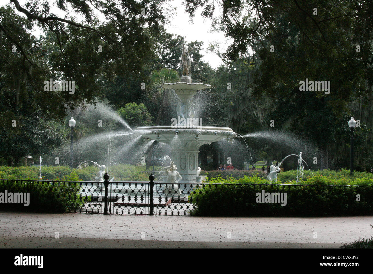 Forsyth Brunnen Wasser Brunnen Savannah Georgia Ga historischer Architektur Gebäude Marmor Steinfiguren Stockfoto