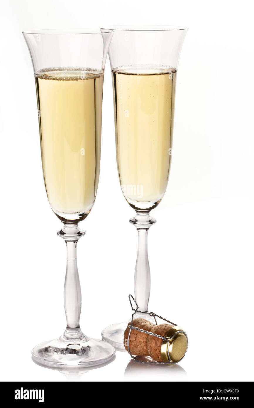 Zwei Glas Champagner auf einem weißen Hintergrund. Stockfoto