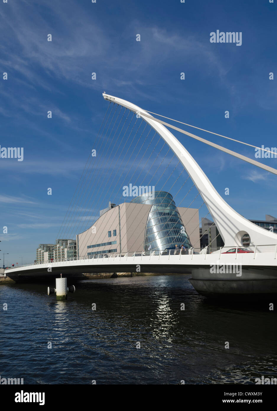 Samuel Beckett Bridge, Dublin, Irland - mit neuen Convention Center im Hintergrund Stockfoto