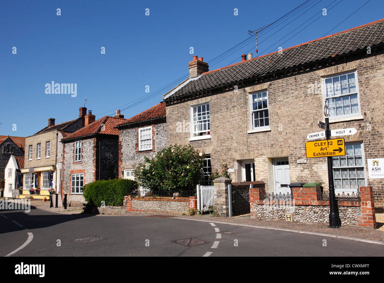 Dorfstraße in Cley-Next-the-Sea, Norfolk, England, UK Stockfoto