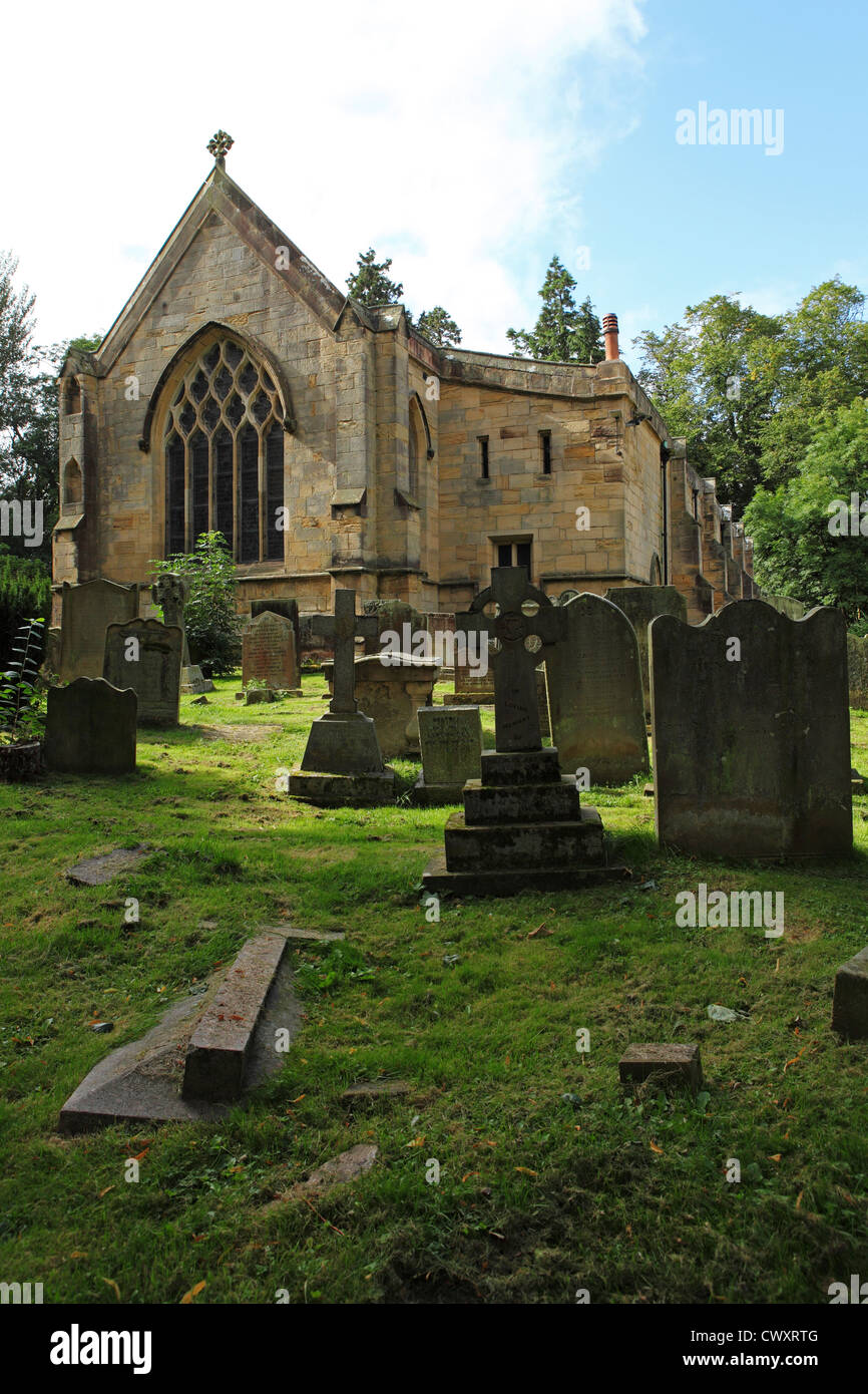 Grabsteine auf dem Kirchhof von Str. Marys Kirche in Morpeth, Northumberland, England. Stockfoto