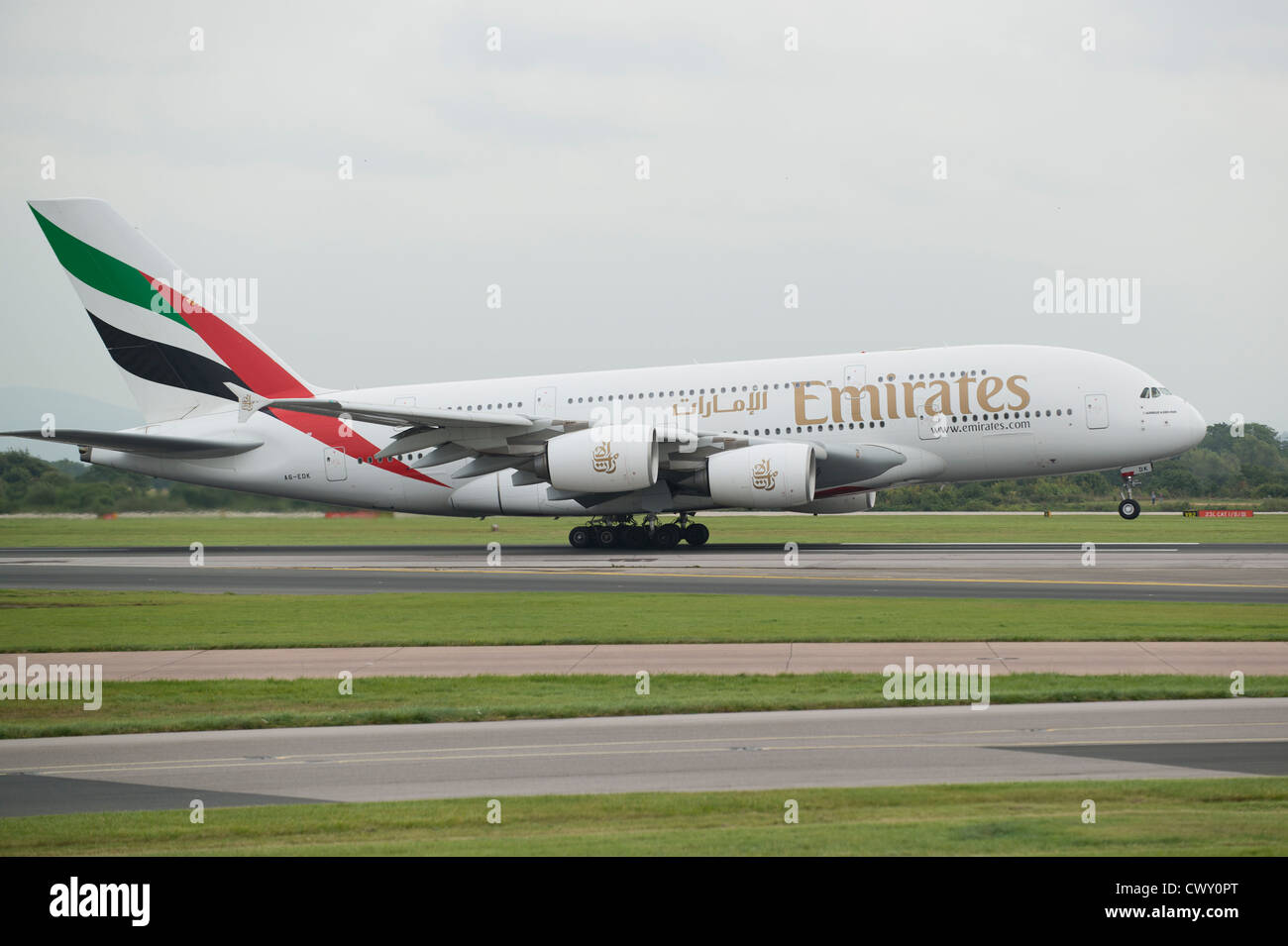 Ein Emirates Airbus A380 ausziehen aus Manchester International Airport (nur zur redaktionellen Verwendung) Stockfoto
