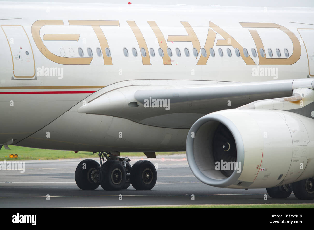 Eine Nahaufnahme von der Etihad-Logo auf dem Rumpf ein Passagierflugzeug (nur zur redaktionellen Verwendung) Stockfoto