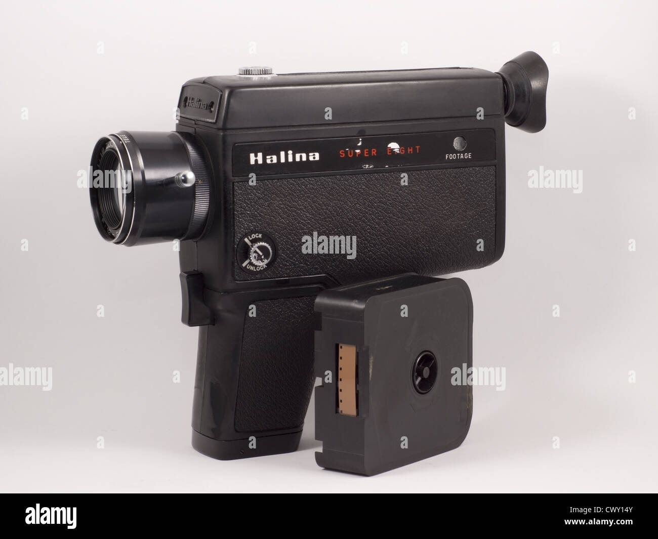 Super 8mm Cine Kamera mit einem X2 Zoom-Objektiv und Super 8 mm Filmpatrone Stockfoto Super 8mm Cine Kamera mit einem X2 Zoom-Objektiv und Super 8 mm Filmpatrone Stockfoto