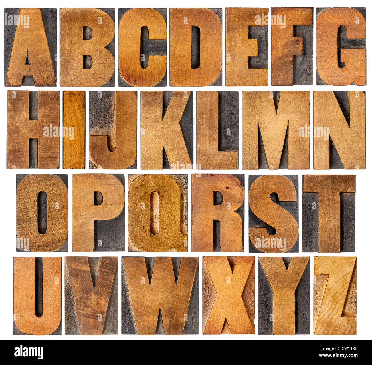 komplettes englische Alphabet - Collage aus 26 isolierte Vintage Holz Buchdruck Druckstöcken, zerkratzt und Flecken durch Tinte patina Stockfoto