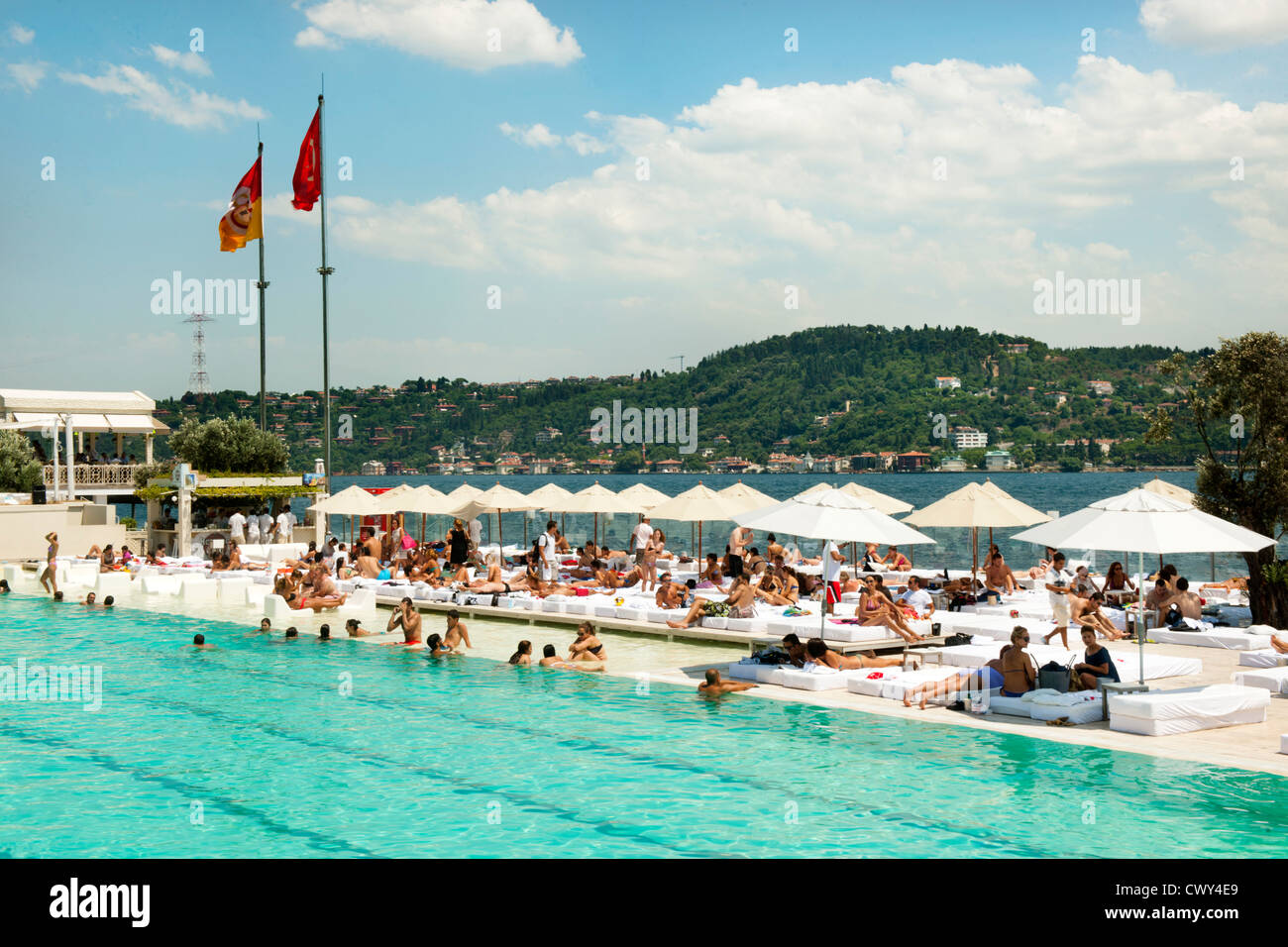 Ägypten, Istanbul, Kurucesme, Badeschiff Suada Auf Dem Bosporus. Stockfoto