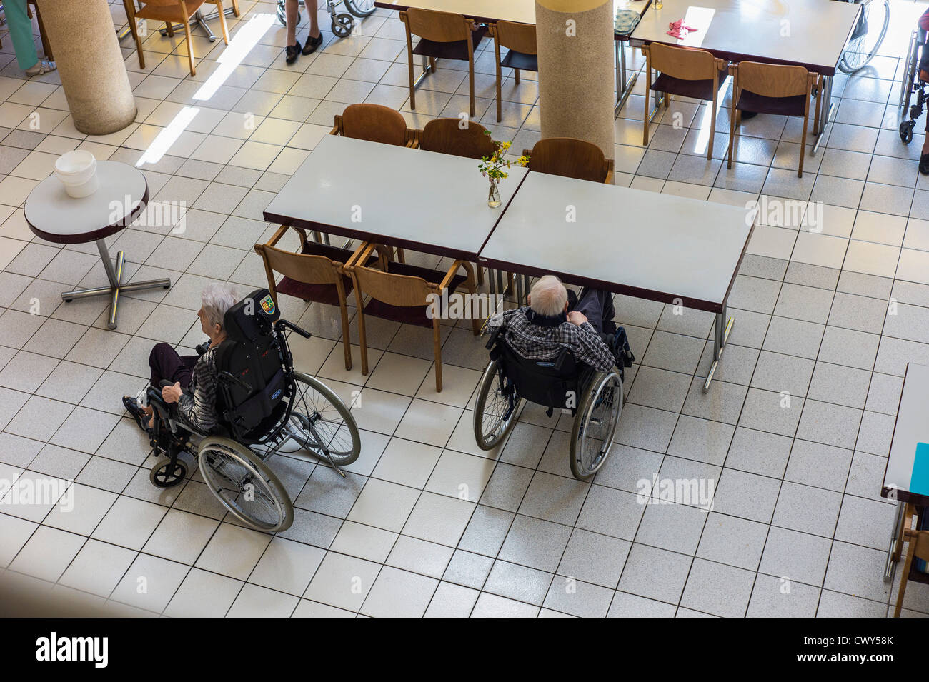Wheelpräsidierte Einwohner im Altersheim EHPAD, Straßburg Elsaß-Frankreich Europa Stockfoto