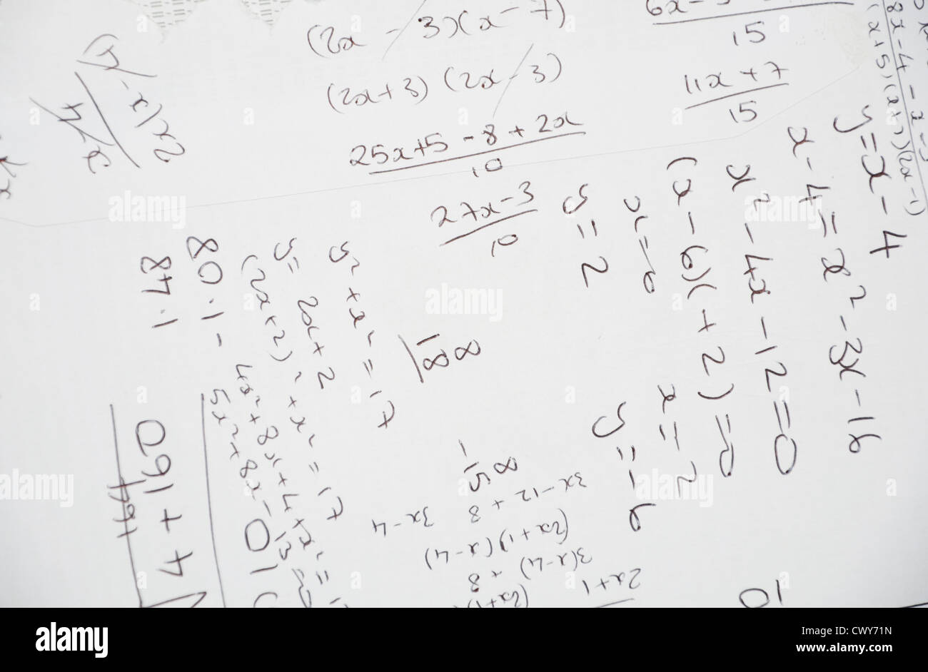 Rückseite des Umschlags Berechnungen Mathematik Stockfoto