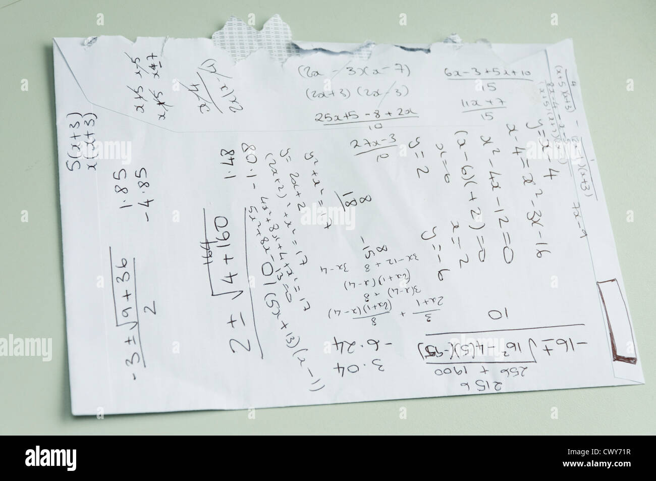 Rückseite des Umschlags Berechnungen Mathematik Stockfoto