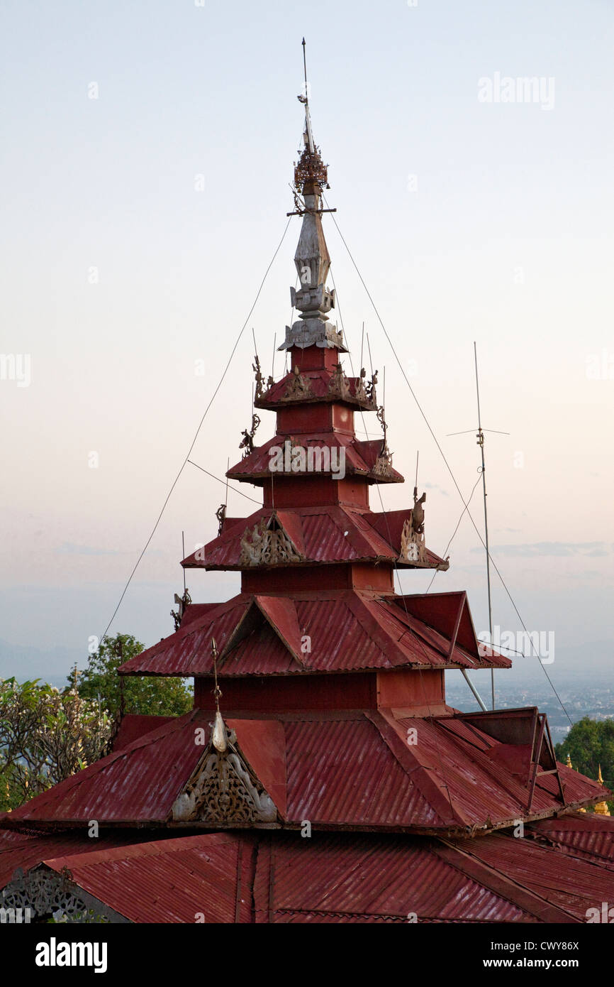 Myanmar, Burma. Sutaungpyei Pagode Dekoration, Mandalay Hill Tempel. Stockfoto