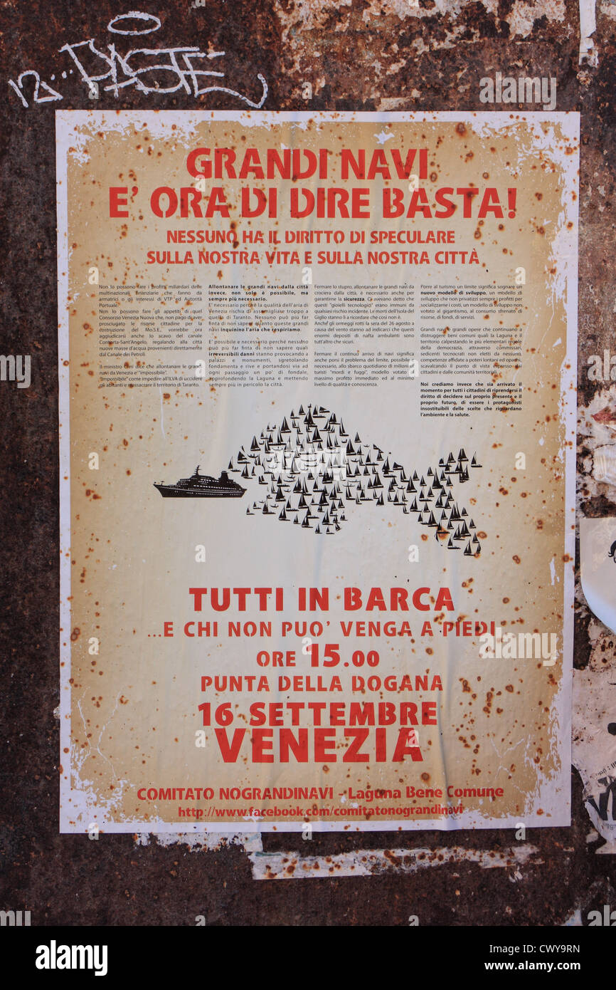 Protest-Plakat gegen Kreuzfahrtschiffe in Venedig für die Demonstration am 16. September 2012 Stockfoto