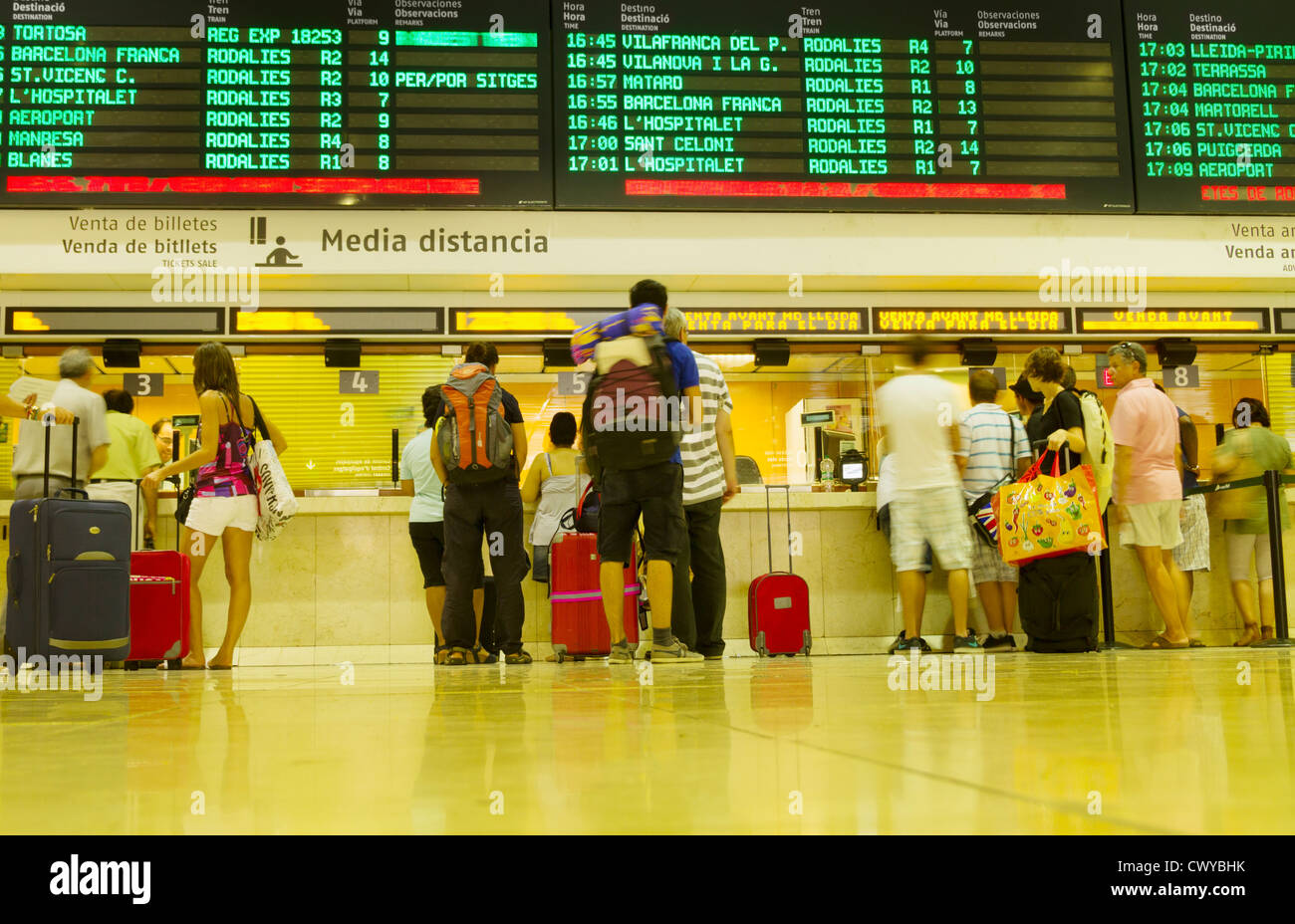 Fahrkartenschalter im Bahnhof Sants, Barcelona, Spanien Stockfoto