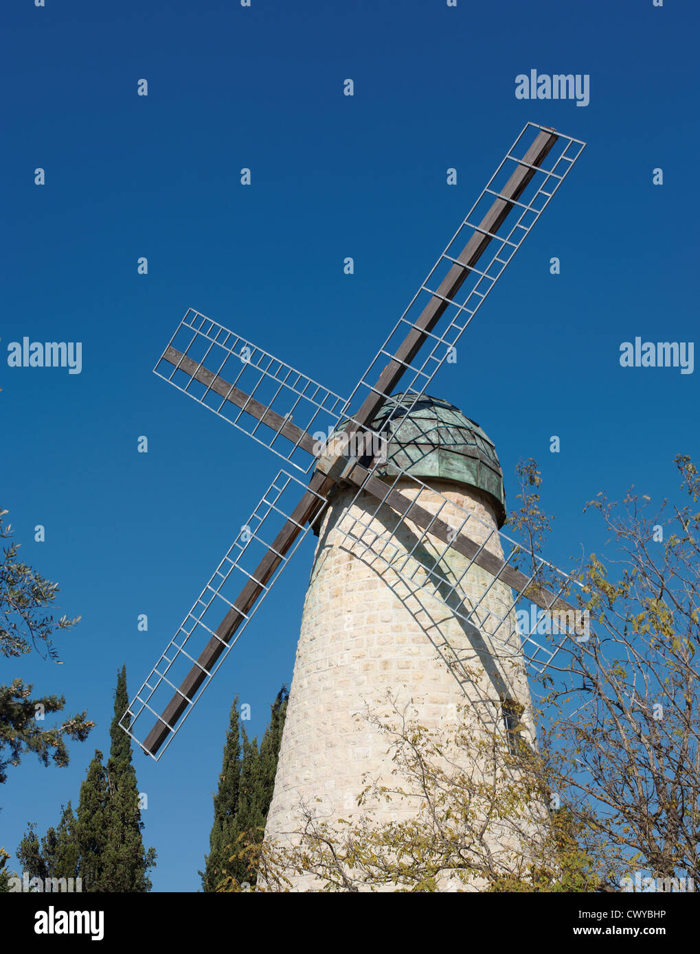 Monteriore Windmühle in Jerusalem vor der Restaurierung Stockfoto