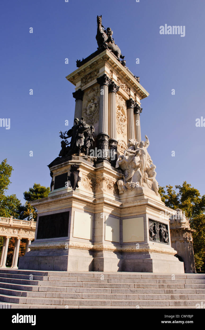 Denkmal für König Alfonso XII von Spanien (1857 – 1885) in Parco del Retiro in Madrid, Spanien. Stockfoto