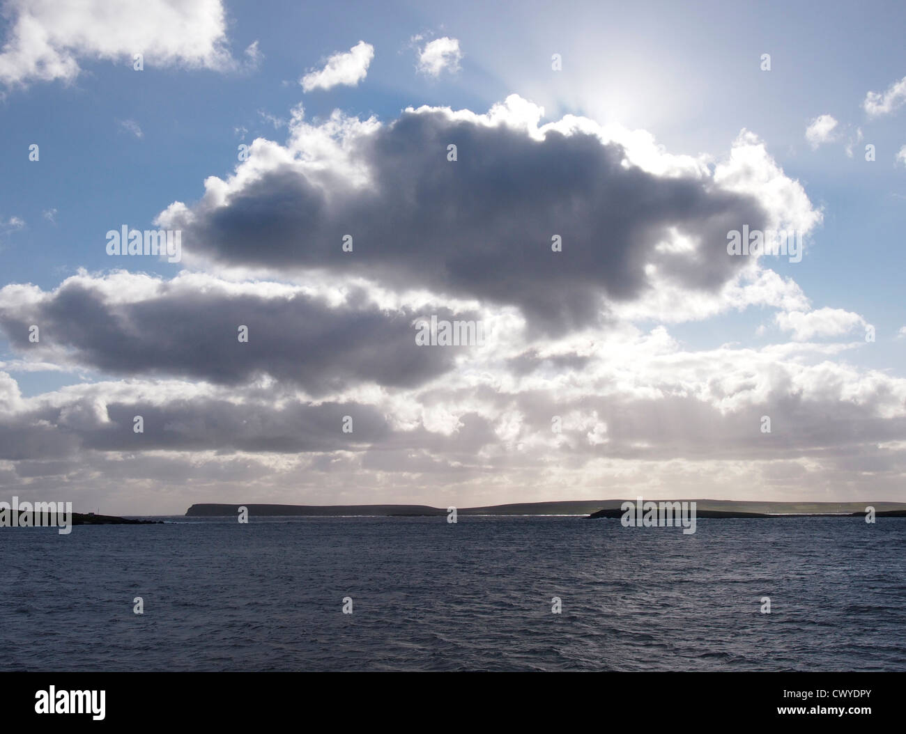 Wolken von Westray zur Fähre Kirkwall, Orkney Stockfoto