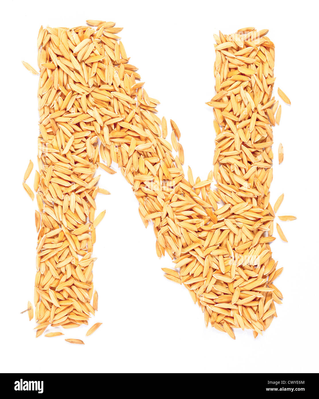 n, Alphabet, Schreiben von Paddy-Reis auf weiß Stockfoto