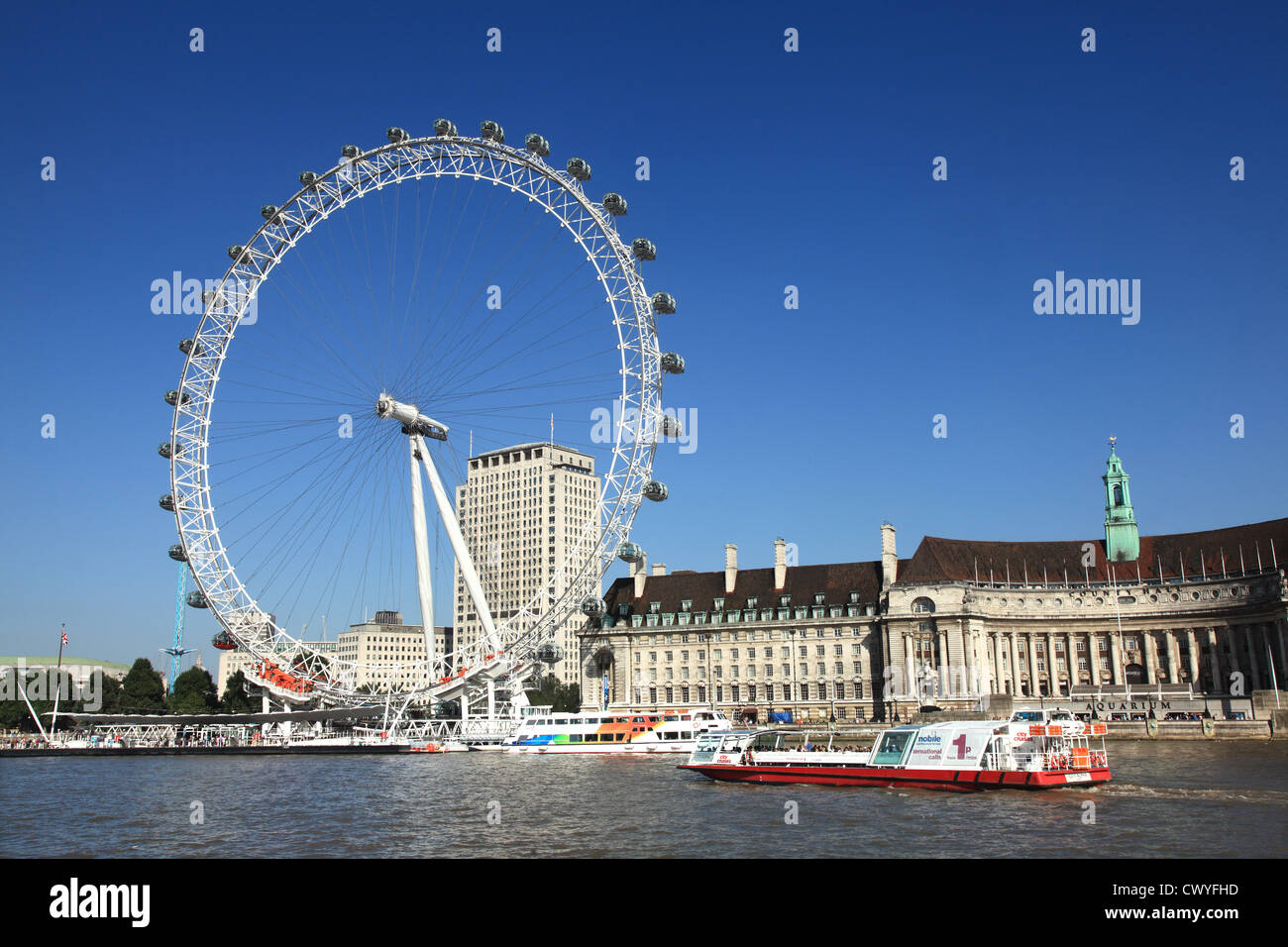 London Eye und Themse in Westminster in London Großbritannien. Stockfoto