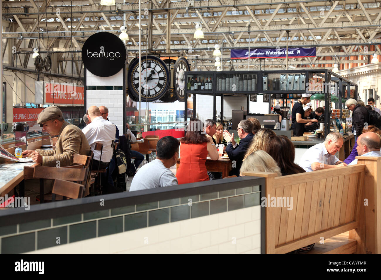Waterloo Station Cafe Snack-Bar in London Großbritannien. Stockfoto