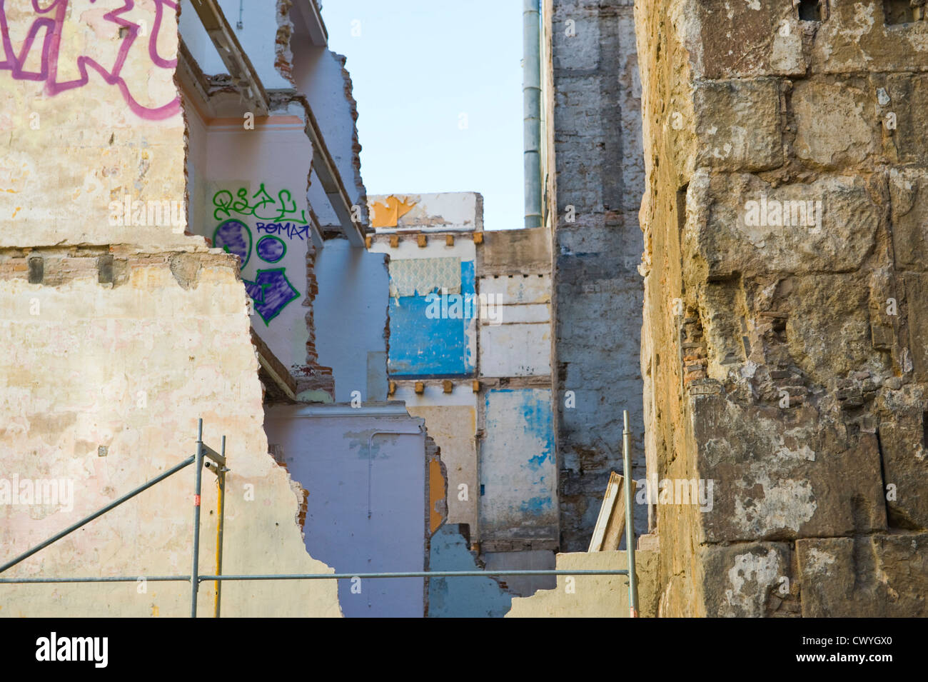 Abriss der alten Mietshaus für Sanierungen in Barcelona, Katalonien, Spanien, ES Stockfoto