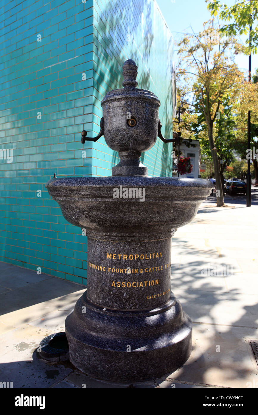 Viktorianischen Trinkbrunnen für Vieh und Menschen in Kensington London Stockfoto