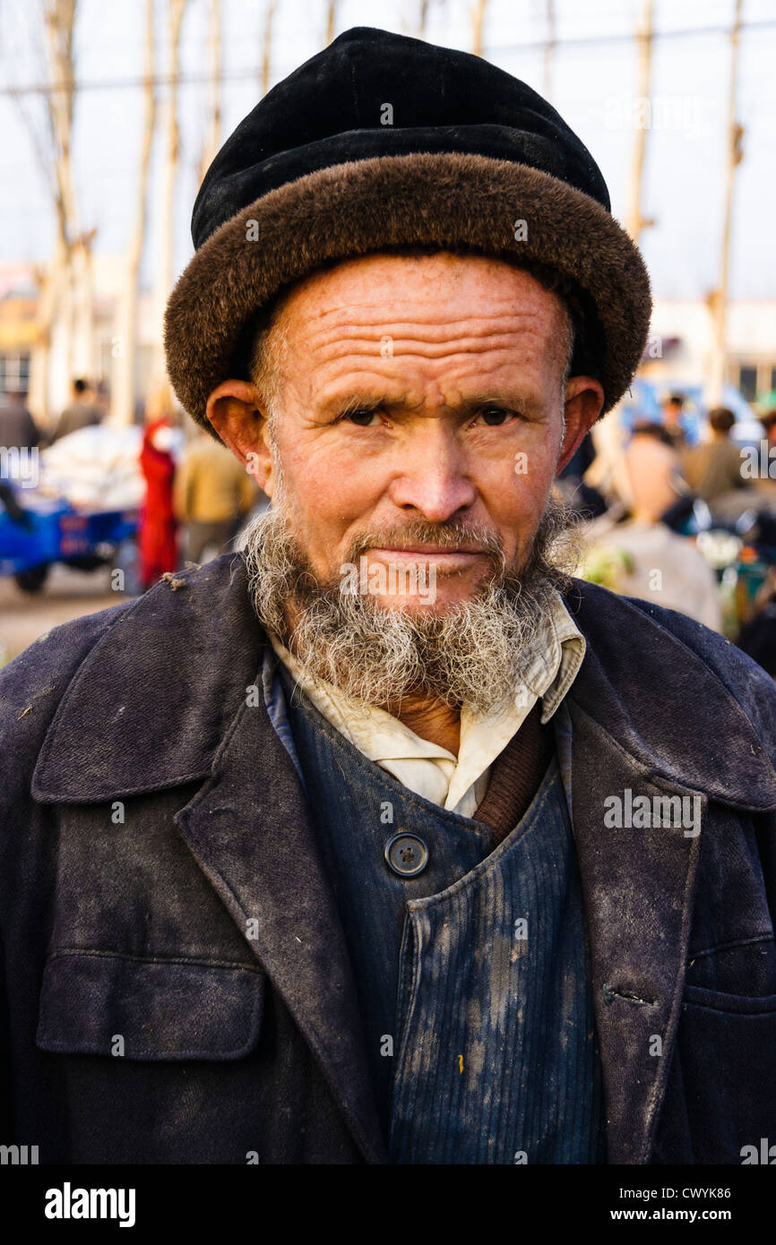 Porträt des uigurischen Menschen in Sonntagsmarkt von Kashgar, Xinjiang, China Stockfoto