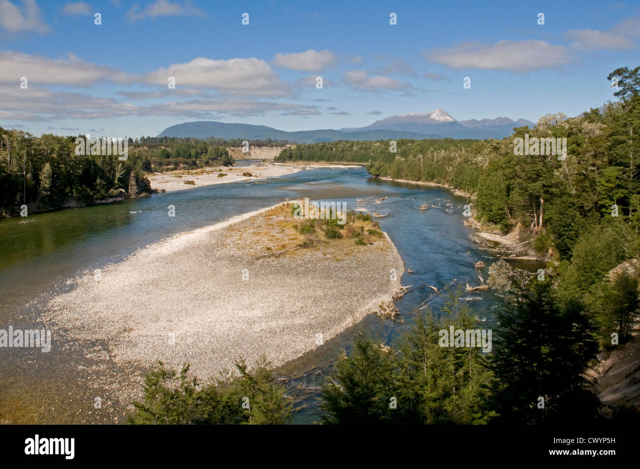 Der Waiau River in South Island of New Zealand, mit der Hunter Berge im Hintergrund Stockfoto