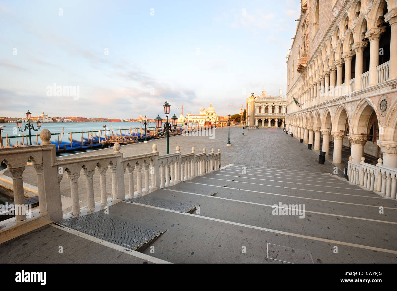 Sunrise-Landschaft in der Nähe von Dogenpalast in Venedig Stockfoto