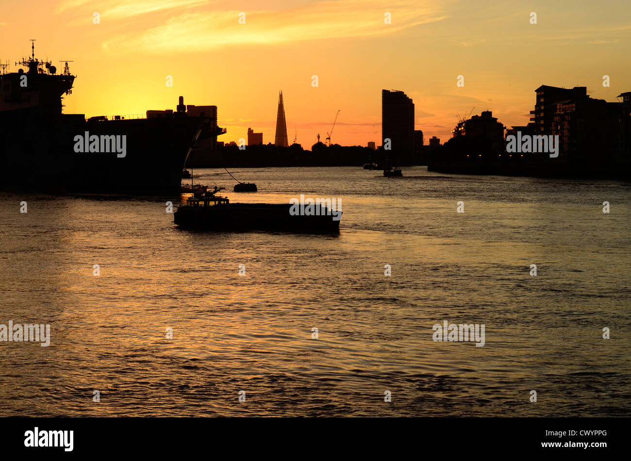 Sonnenuntergang über der Themse Ansicht westlich von Greenwich London UK Stockfoto