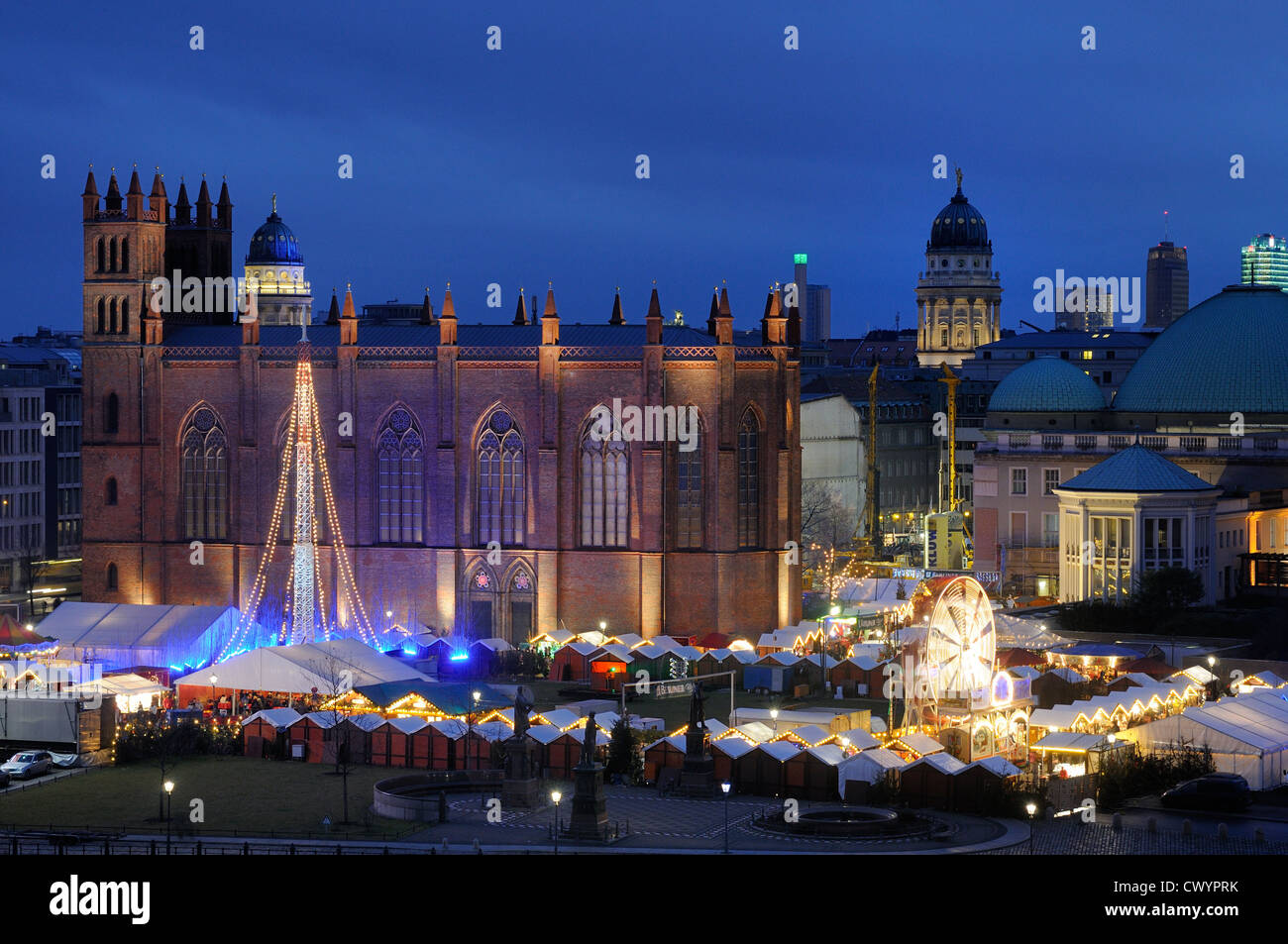 Weihnachtsmarkt am Opernpalais, Friedrichwerderscher Kirche, Berlin-Mitte, Berlin, Deutschland, Europa Stockfoto