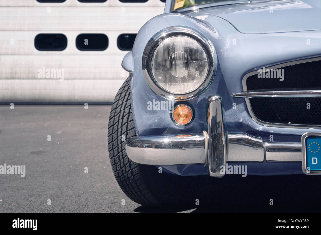 Scheinwerfer aus einem Mercedes Benz 190 SL Stockfoto