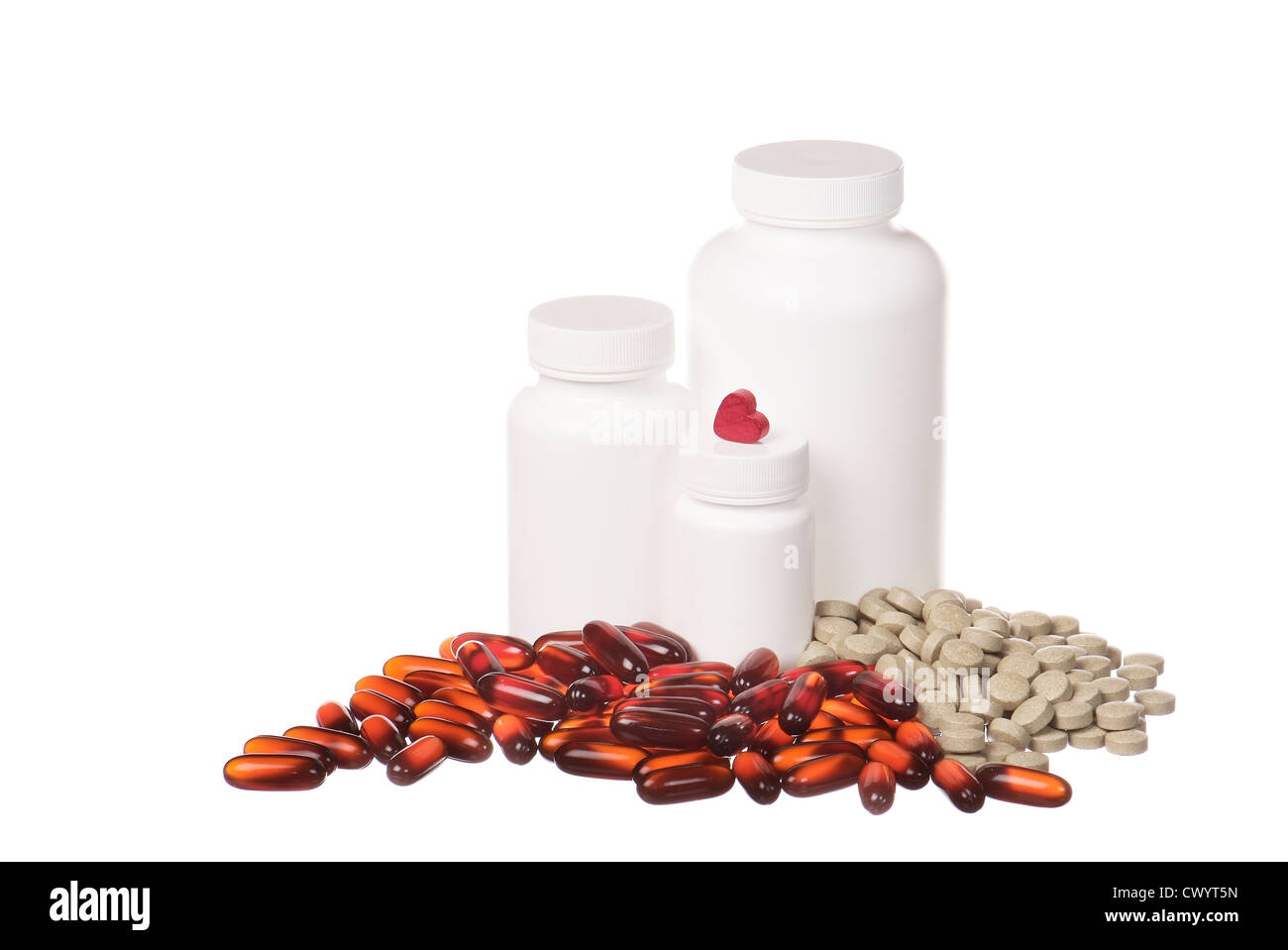 bunte Pillen und weißen Container isoliert auf weiss Stockfoto