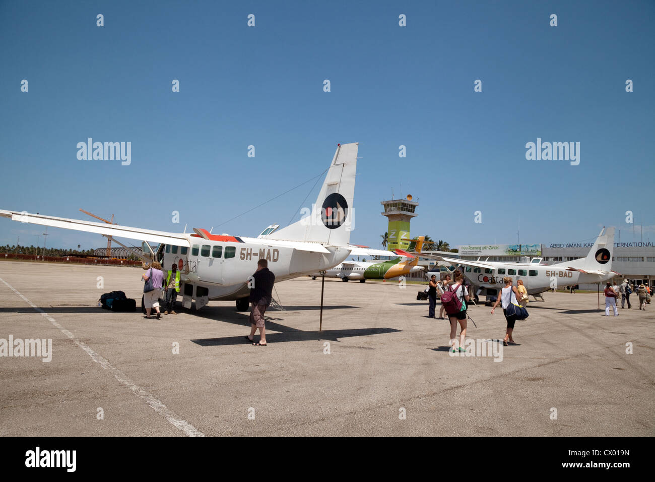 Coastal Airways leichte Cessna Flugzeug ankommen am Flughafen Sansibar, Tansania Afrika Stockfoto